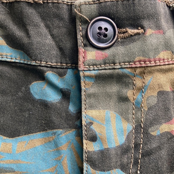 Supplies Camouflage Cargo Shorts - Picture 10 of 10